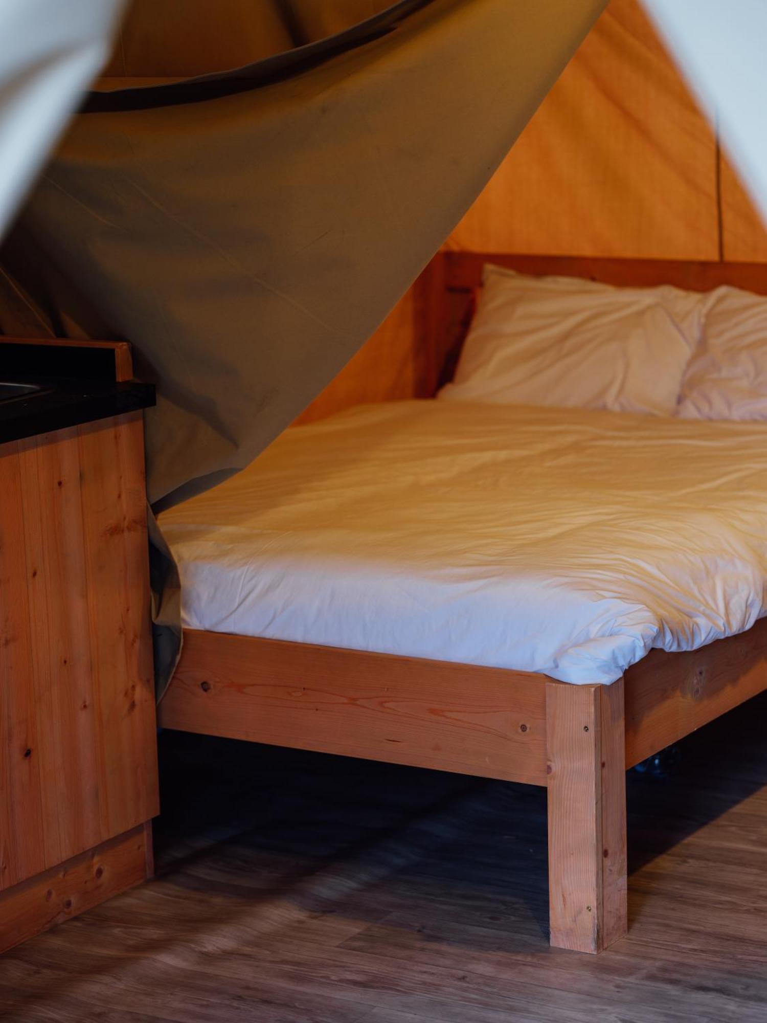 Sunset Retreats Safari Tent Ombersley Exterior photo